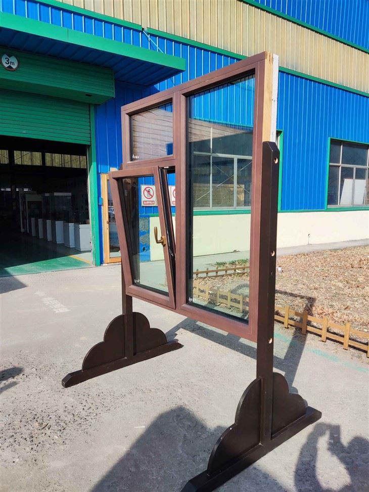 Komercyjne okna aluminiowe-powlekane drewnem